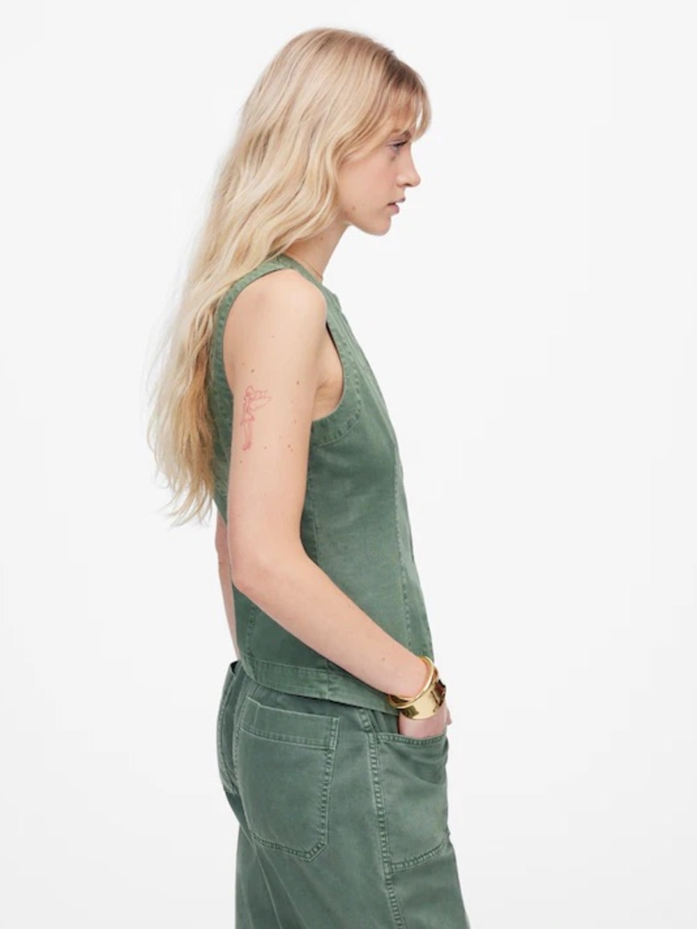 Madewell EUC Twill Crewneck Vest in Garment Dye - Picture 2 of 8